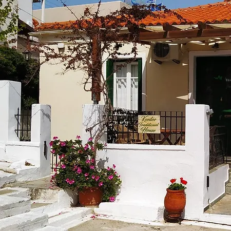 Kontos-traditional House In Ferienhaus